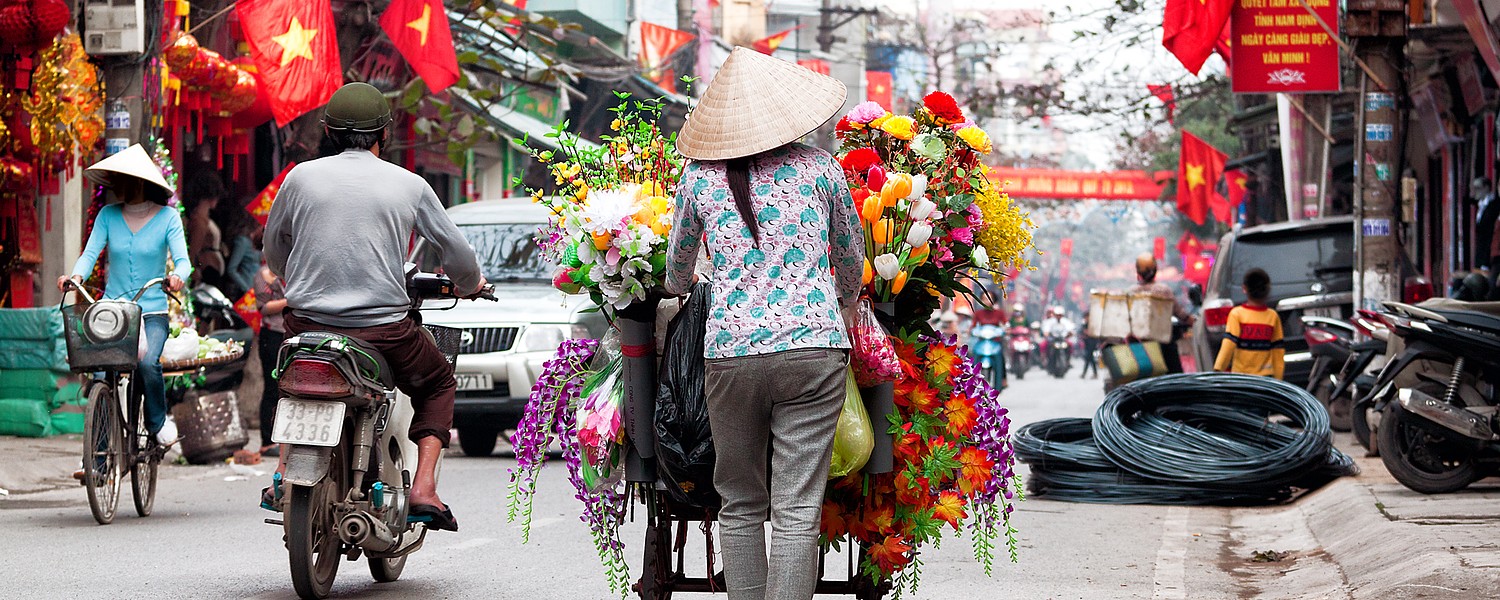 Life of vietnamese vendor in HANOI, VIETNAM