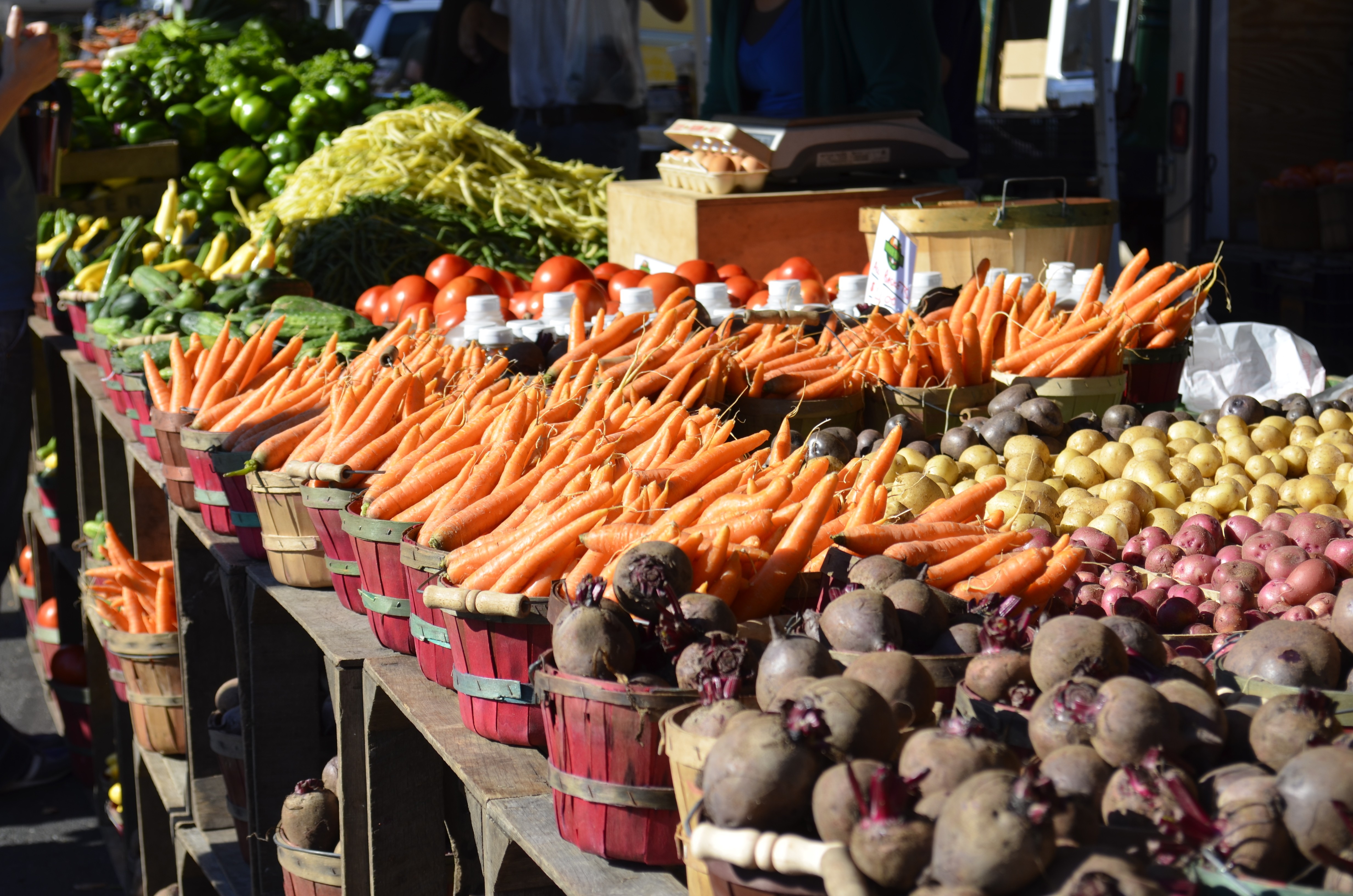 Рынок свежих овощей. Овощи на рынке. Рынок сельхозпродукции. Рынок сельскохозяйственной продукции. Фермерский рынок.